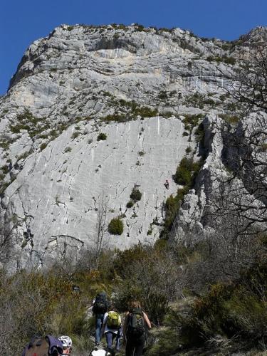 a group of people walking up a mountain at La Galisesagnoise in Briançonnet