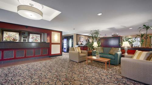 a living room filled with furniture and a large window at Best Western Rockland in Rockland