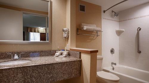 Foto dalla galleria di Best Western Galleria Inn & Suites a Cheektowaga