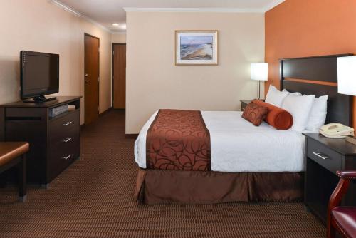 Best Western Plus Landmark Innにあるベッド