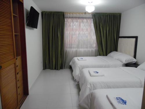 Un pat sau paturi într-o cameră la Hotel Mont Bleu