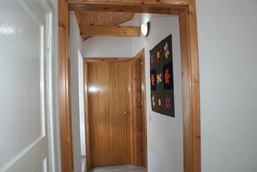 a hallway with a wooden door in a room at Cantinho do mar in Urzelina
