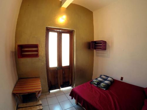 Ένα ή περισσότερα κρεβάτια σε δωμάτιο στο Iguana Hostel Oaxaca