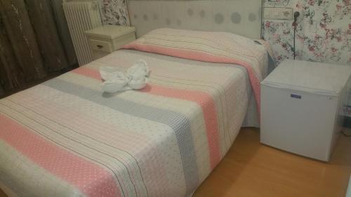 two beds in a small room with at Hostal Lima in Valladolid