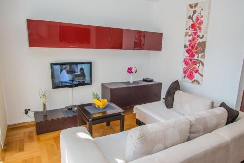 Olea, Two-Bedroom Duplex Suite near Žnjan Beach