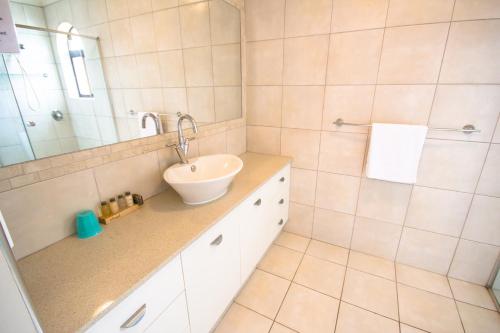 a bathroom with a sink and a mirror at Albatross North Apartments in Gold Coast