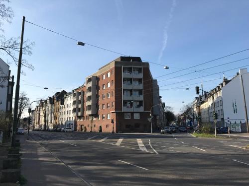 an empty street with a building on the corner at TMJ Apartment 1 in Düsseldorf