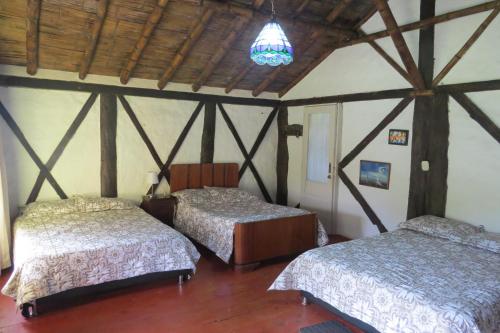 Ένα ή περισσότερα κρεβάτια σε δωμάτιο στο Tarragona Hostal