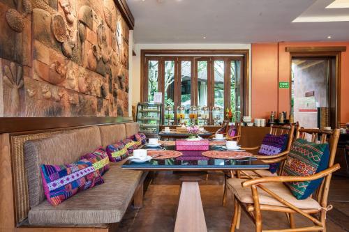 a dining room with a table and chairs at Sibsan Resort & Spa Maetaeng Chiang Mai in Mae Taeng