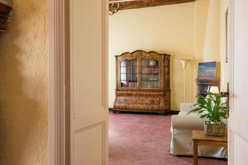 a living room with a couch and a table at Fattoria Pian Di Rocca in Castiglione della Pescaia