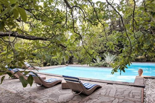 Het zwembad bij of vlak bij Etna Botanic Garden