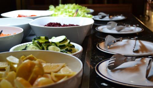 a table topped with bowls and plates of food at Hotel Reyes Ziries in Albolote