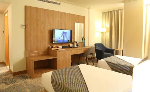 Μια τηλεόραση ή/και κέντρο ψυχαγωγίας στο Dammam Palace Hotel