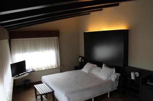 Hotel Can Xiquetにあるベッド