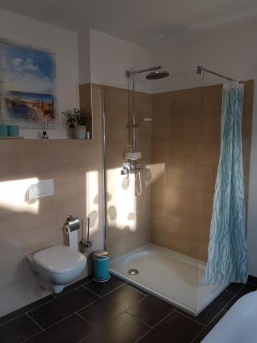 Bilik mandi di Ferienwohnung Grewe