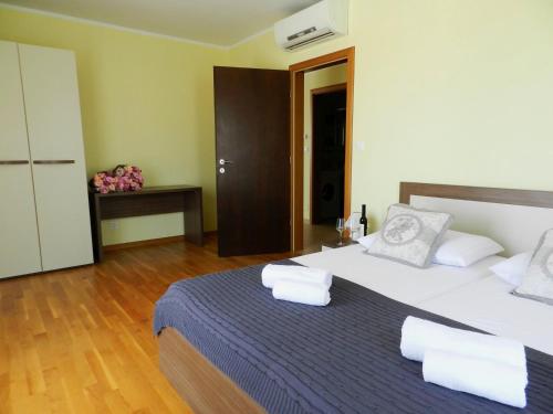 Katil atau katil-katil dalam bilik di Smaragdna Villa YourCroatiaHoliday