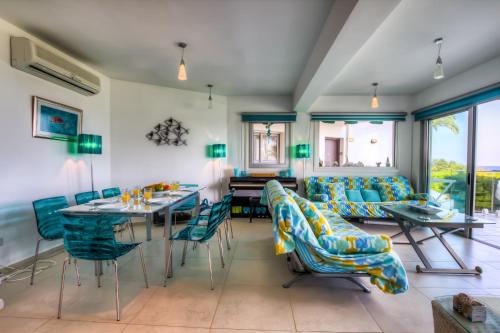 Posezení v ubytování Beachfront Trident