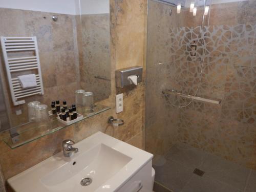 Gallery image of Hotel Miramar- Cap d'Antibes - La Garoupe plage in Antibes