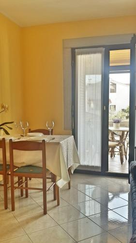 Apartment Maras