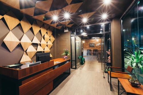 an office with a reception desk with a geometric wall at Srisuksant Square in Krabi town