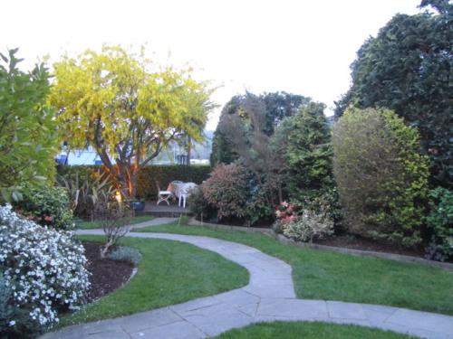 a garden with a walkway in the middle of a yard at Pier House in Kinsale