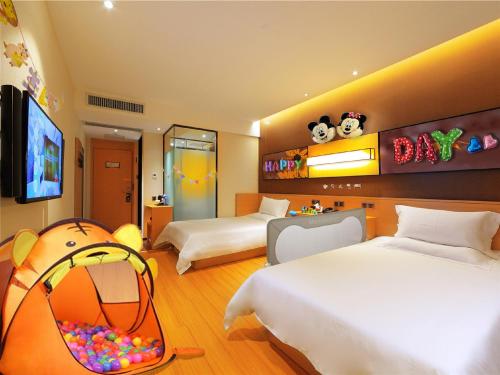 a hotel room with two beds and a tent at IU Hotel Norh Guiyang Century City Convention Center in Guiyang