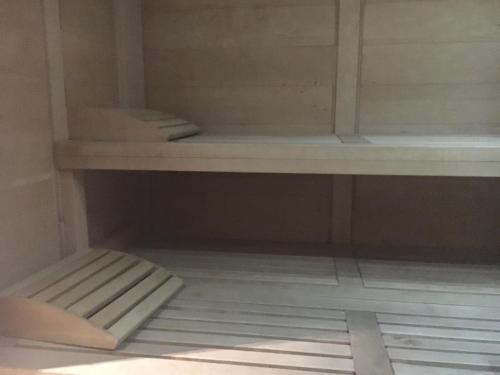 an empty shelf in a room with the light shining on it at Garni Enrosadira in Vigo di Fassa