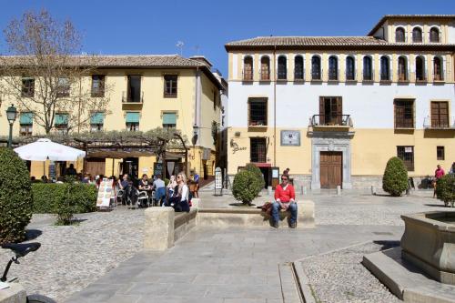 Photo de la galerie de l'établissement Apartamentos Inside Paseo de los Tristes, à Grenade