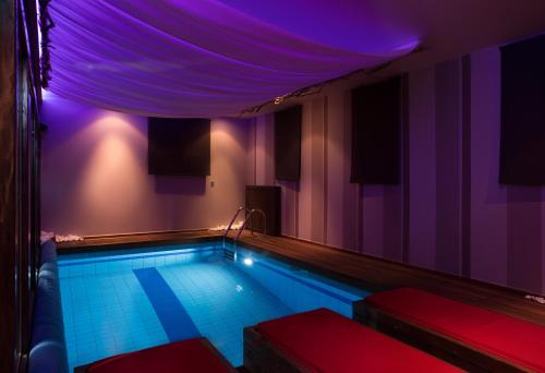 Myriam Spa & Luxury Suitesの敷地内または近くにあるプール