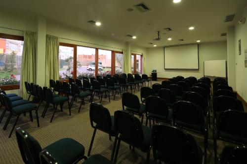 a lecture room with chairs and a white screen at Casa Andina Standard Chincha in Chincha Alta