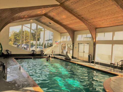 a swimming pool in a house with a large room at Stargazer Inn and Suites in Monterey