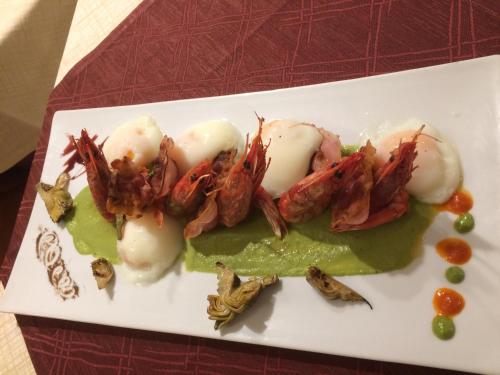 ホテルの敷地内または近くでの食事または食べ物