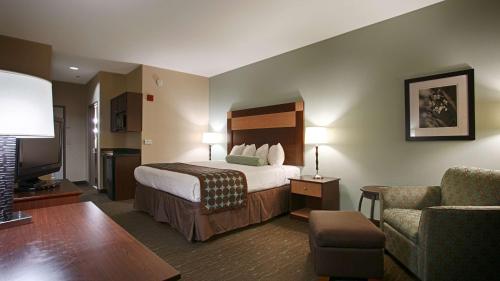 Ένα ή περισσότερα κρεβάτια σε δωμάτιο στο Best Western Plus Texarkana Inn and Suites