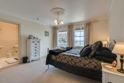 a bedroom with a bed and a window at Bellevue Boutique Lodge in Taupo