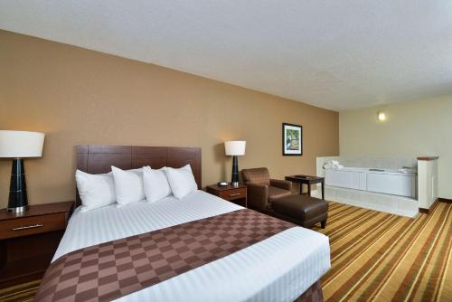 A bed or beds in a room at Rock Island Inn & Suites Marshalltown