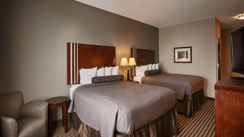 A bed or beds in a room at Best Western Abbeville Inn and Suites