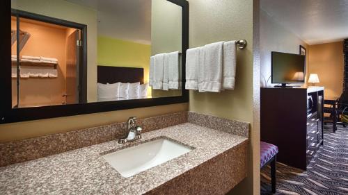 a bathroom with a sink in a hotel room at Best Western Mt. Vernon Inn in Mount Vernon