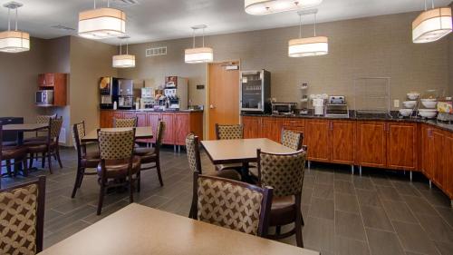 Best Western Plus Blaine at the National Sports Centerにあるレストランまたは飲食店