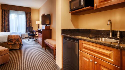 Gallery image of Best Western PLUS Westgate Inn and Suites in Leland