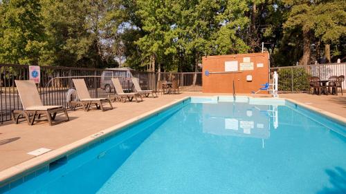 a swimming pool with chairs and a table and a truck at Best Western Plus Richmond in Sandston