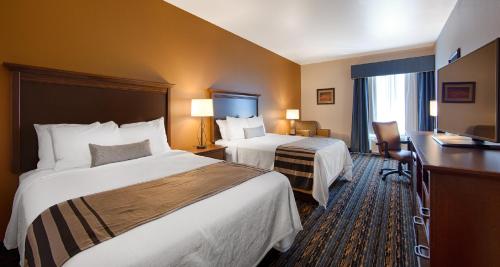 A bed or beds in a room at Best Western PLUS Casper Inn & Suites