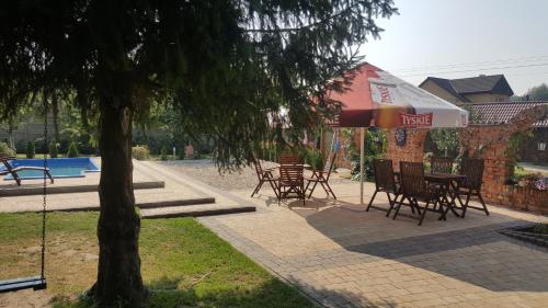 Bazén v ubytování Cudowny Zakątek z Ogrodem i Basenem nebo v jeho okolí