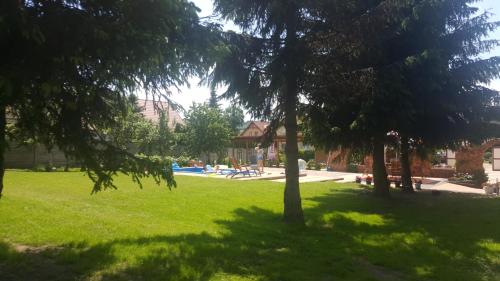 Zahrada ubytování Cudowny Zakątek z Ogrodem i Basenem