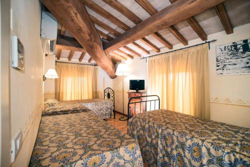 Tempat tidur dalam kamar di Country House La Padronale Del Rivo