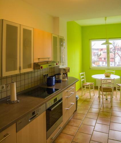 A kitchen or kitchenette at Ferienwohnung Wandelt