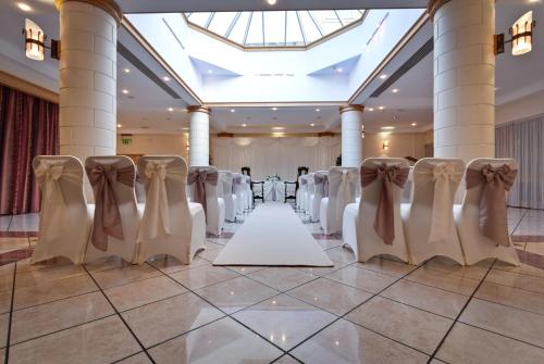 Ruang duduk di Best Western Premier Suites Hotel & Spa Liverpool-Knowsley