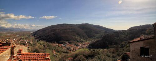 a view of a city and a mountain at Da Giusè in Trebiano