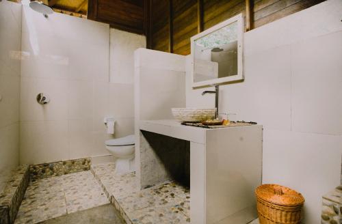 Et badeværelse på Starfish Lembongan