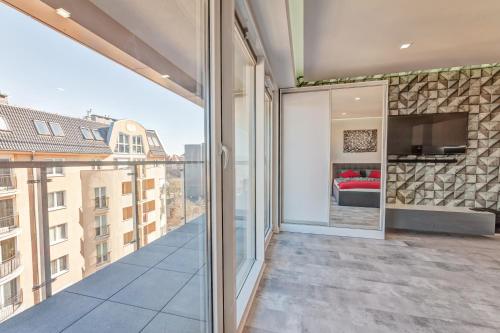 - Balcón con vistas a un dormitorio en Good Time Apartments Bóżnicza 1 & Małe Garbary 8 - Centrum Poznania, 2 min od Starego Rynku, en Poznan