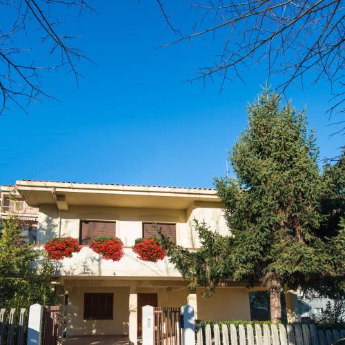 Το κτήριο όπου στεγάζεται  η παραθεριστική κατοικία